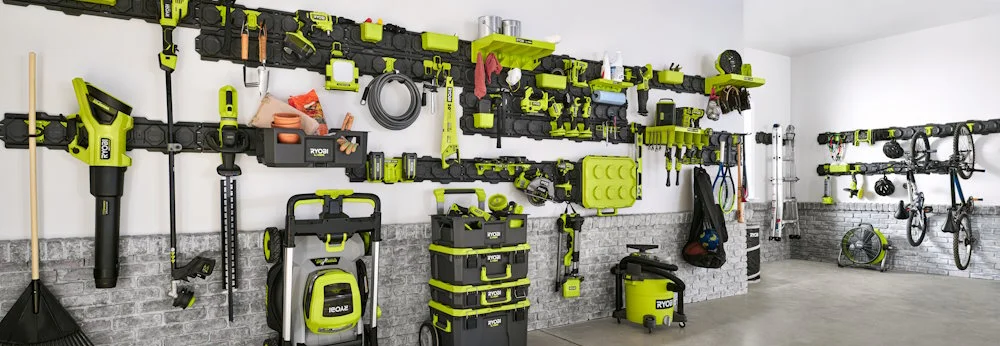 Werkzeuge in einer Garage